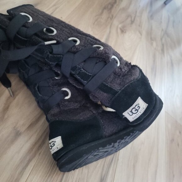 685. Ugg Boots Size 6 Excellent Preowned Condition - Picture 2 of 6